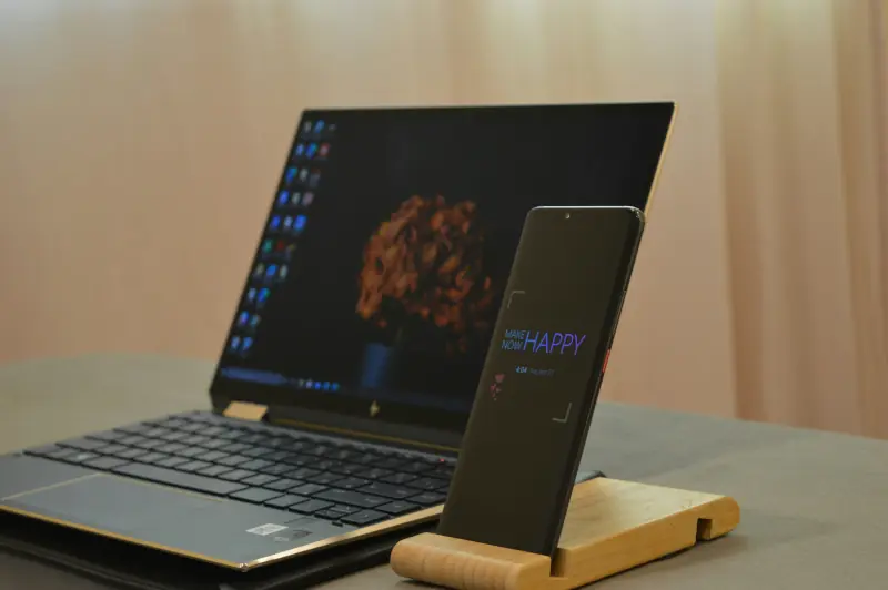 Modern Desk Setup Hp Laptop Smartphone